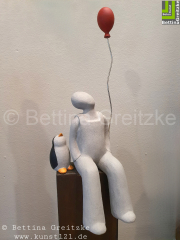 Ballonfahrer-sitzend-mit-Pinguin-2